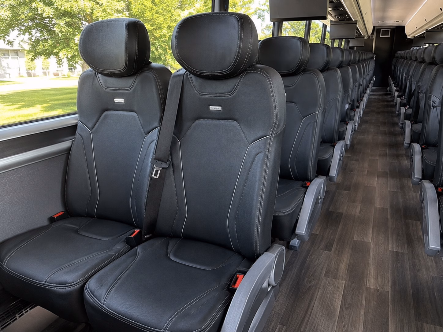 buses to chatham hill winery and the cary tasting room scene