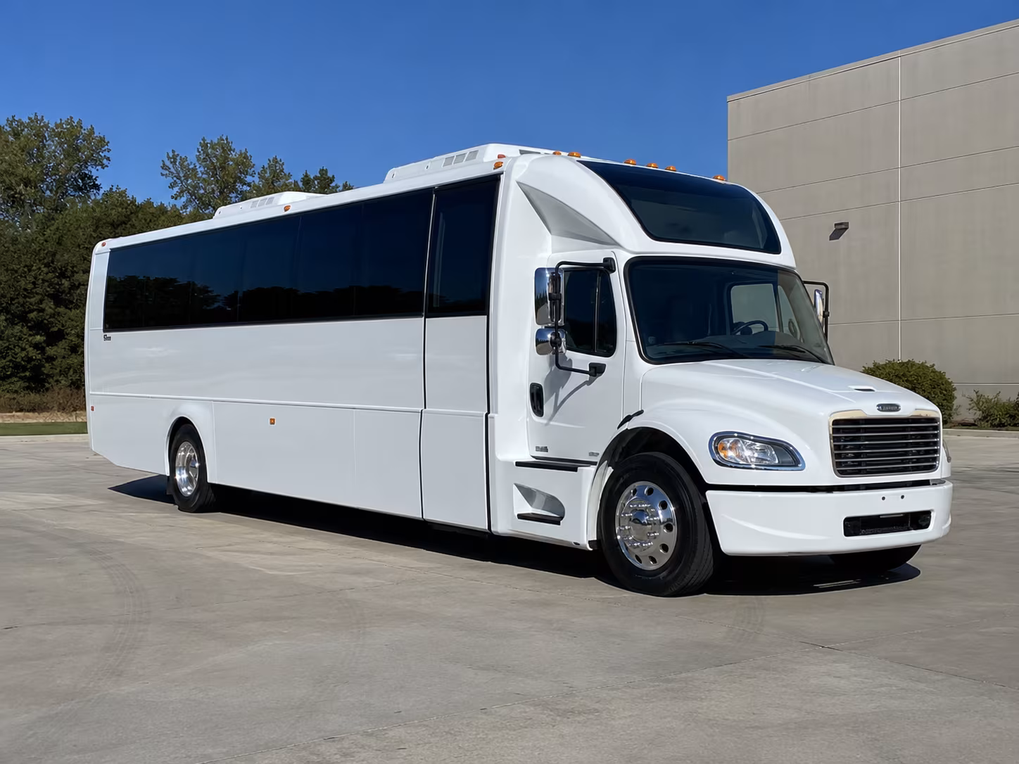 cary 28 passenger party bus